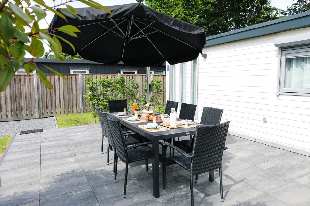 Ruim Chalet In Het Hart Van Zeeland Heinkenszand Exterior foto